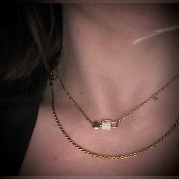 Lock & Key 🔐 Necklace - Picture 2 of 5